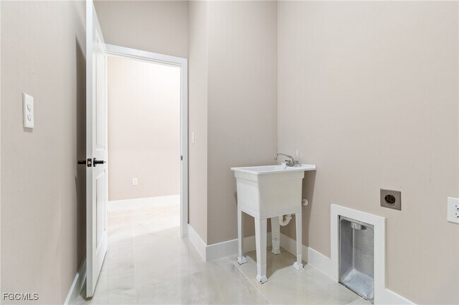 Building Photo - 2809 25th St SW