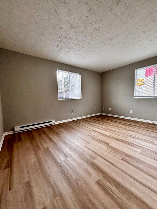 Building Photo - A Fresh Start: Renovated 2-Bedroom in Serene Englewood with Washer/Dryer Hookups!