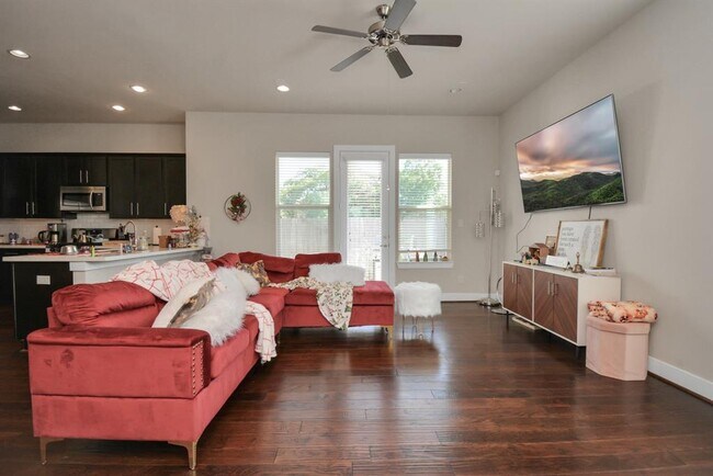 Building Photo - 8821 Hollister Pine Ct