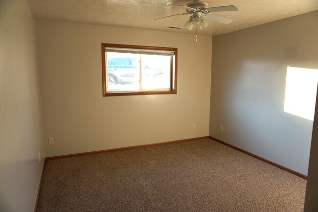 Building Photo - 1400 E Rushmore Dr