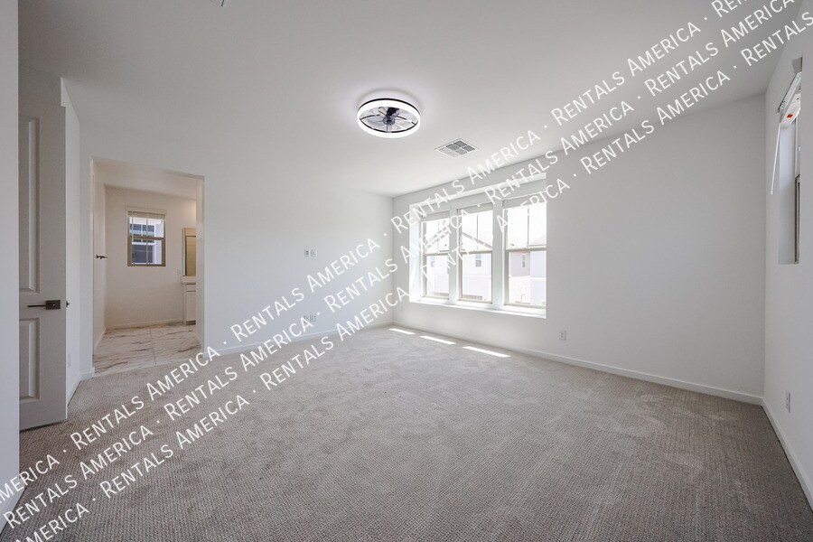Building Photo - 2484 W Rowel Rd