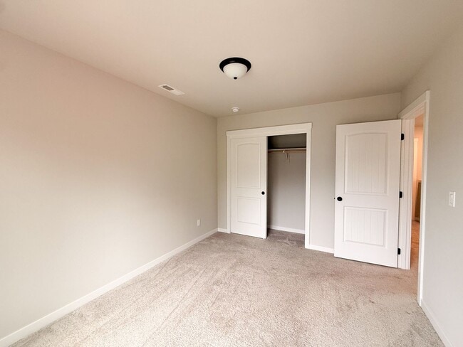 Building Photo - 5590 Mountain Quail Dr S