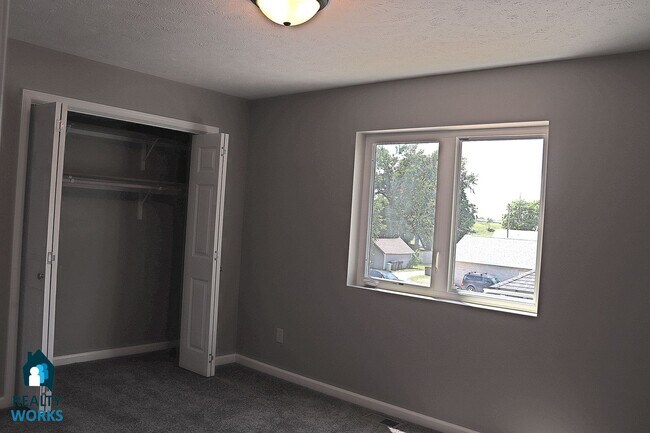 Building Photo - 805 Charleston St