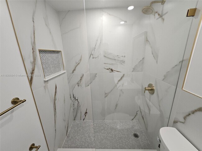 Building Photo - 733 NW 30th Ct