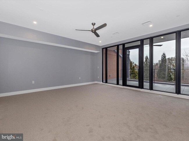 Building Photo - 210 E 2nd St