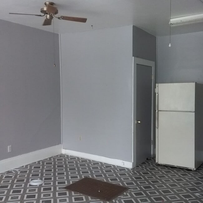 Building Photo - 727 Park Ave