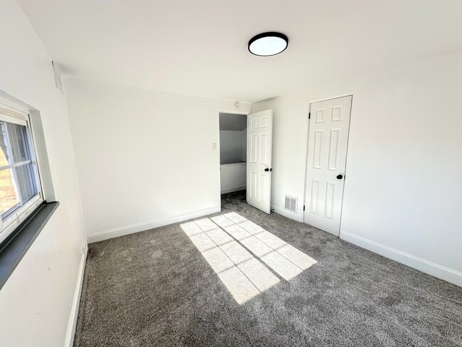 Building Photo - 1607 Girard Ave