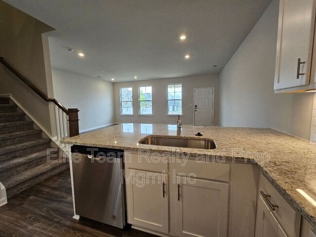 Building Photo - 5416 Kinsbridge Dr