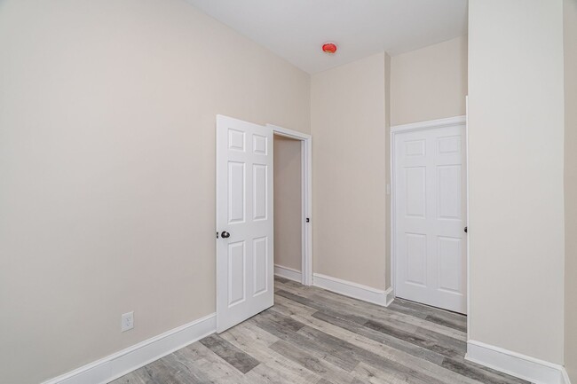 Building Photo - 4129 W Girard Ave