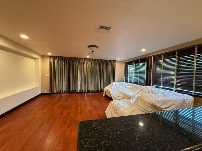 Building Photo - 466 Portlock Rd