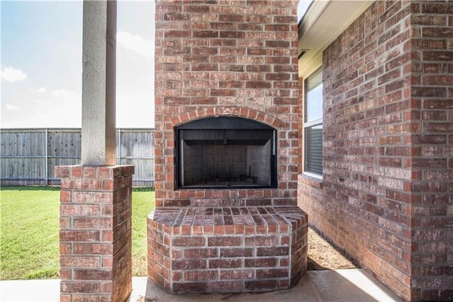 Building Photo - 4 Bedroom Home with Upstairs Bonus room in Edmond