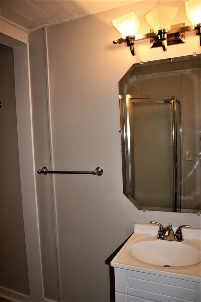 Building Photo - 6622 Church St