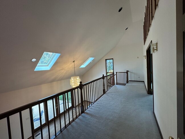 Building Photo - 1055 Knollwood Ln