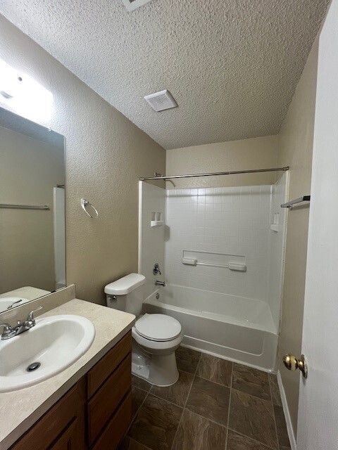 Building Photo - BURLESON 3/2/1 HOME