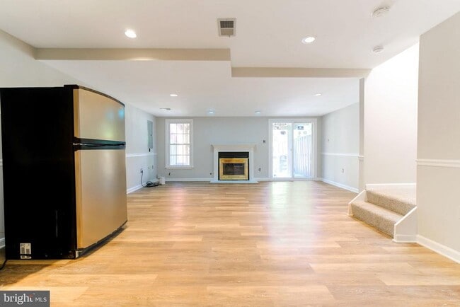 Building Photo - 21136 Winding Brook Square