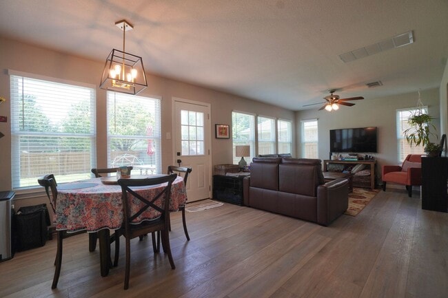 Building Photo - 3001 Bernardino Cove