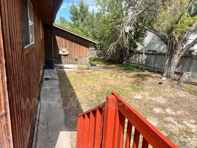 Building Photo - 270 Country Club Dr