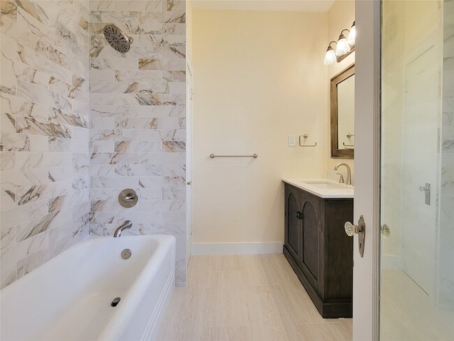 Building Photo - 1502 S Market St