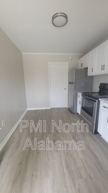 Building Photo - McVay Manor