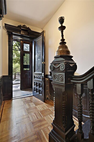 Building Photo - 521 Macon St