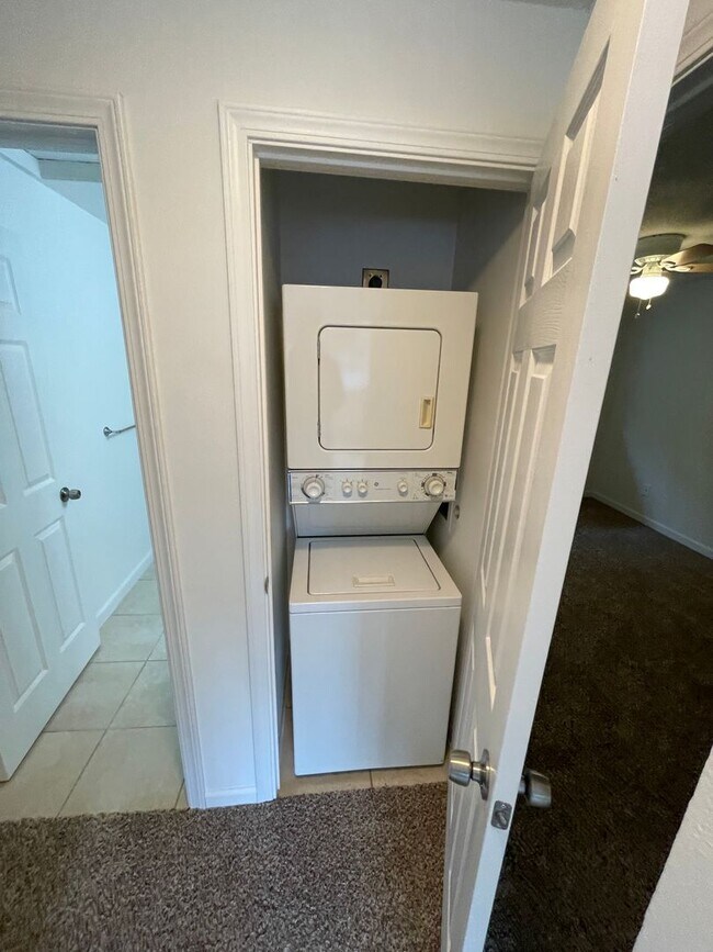 Building Photo - KellyCreek03