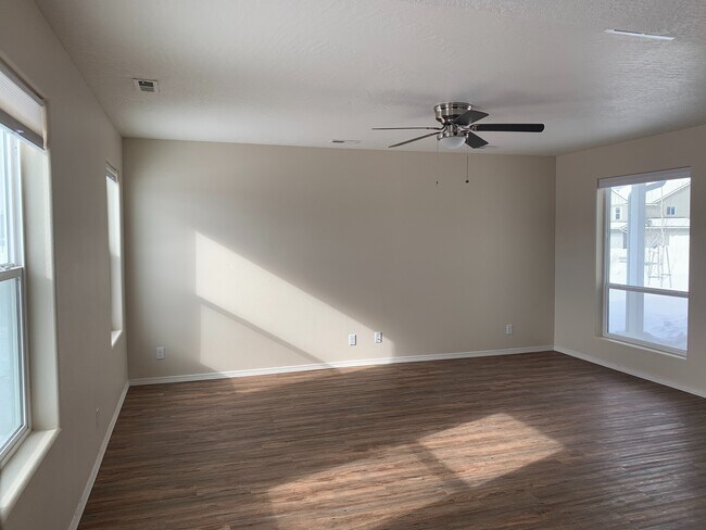 Building Photo - Beautiful 4 bedroom 2.5 Bath home in Coeur...