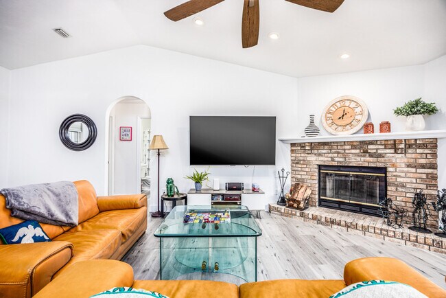 Building Photo - 4726 NW 27 Pl