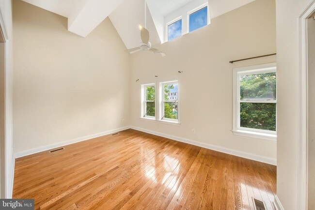 Building Photo - 1505 Spring Pl NW