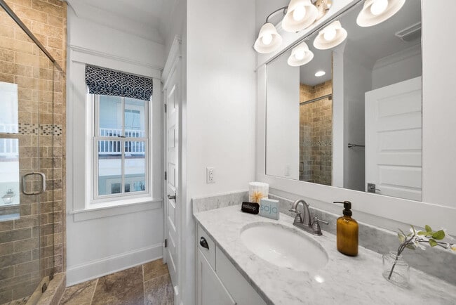 Building Photo - 49 Pleasant St