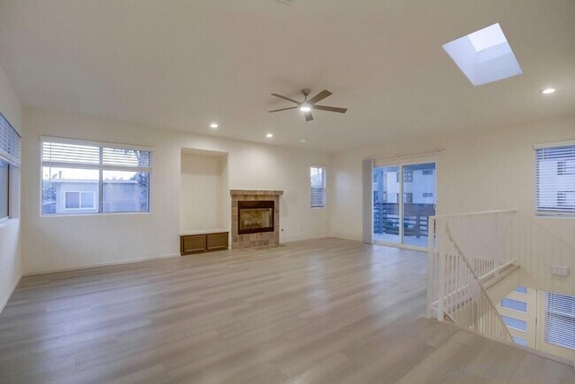 Building Photo - Modern Bungalow