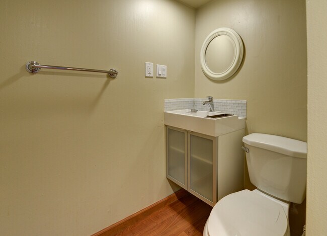 Building Photo - Updated 3 Bed 2.5 Bath North Boulder Townhome!