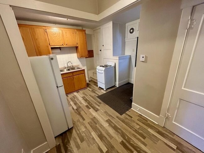 Building Photo - 314 W 3rd St