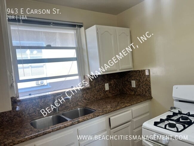 Building Photo - 943 E Carson St