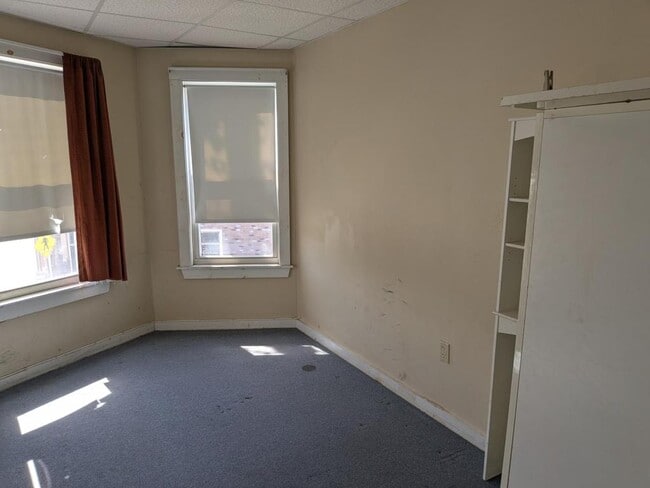Building Photo - 437 Bay St