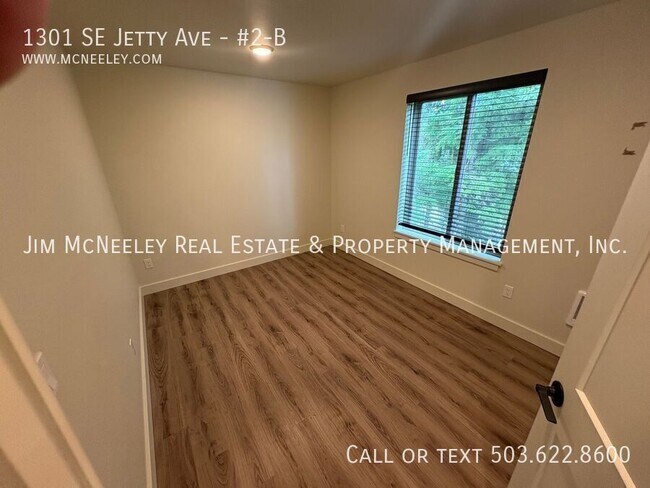 Building Photo - 1301 SE Jetty Ave