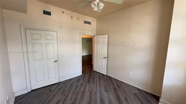 Building Photo - 3001 NE 185th St