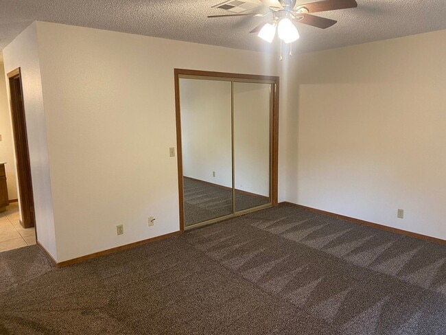 Building Photo - 3 Bedroom 2 Bathroom Golden West school di...