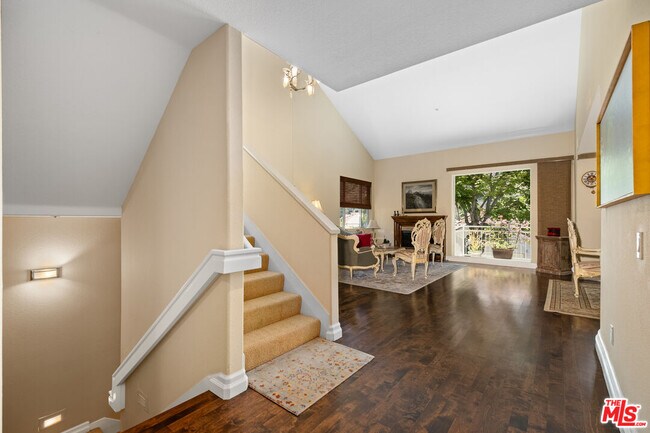 Building Photo - 682 Palisades Dr