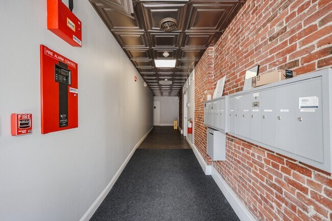 Building Photo - 26 Pleasant St
