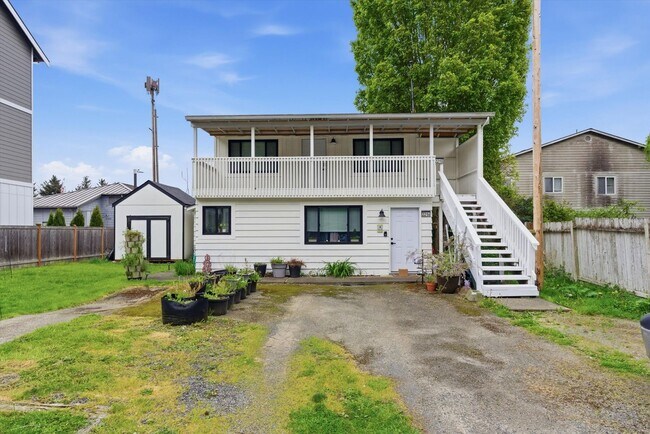 Building Photo - 221a Cedar Ave