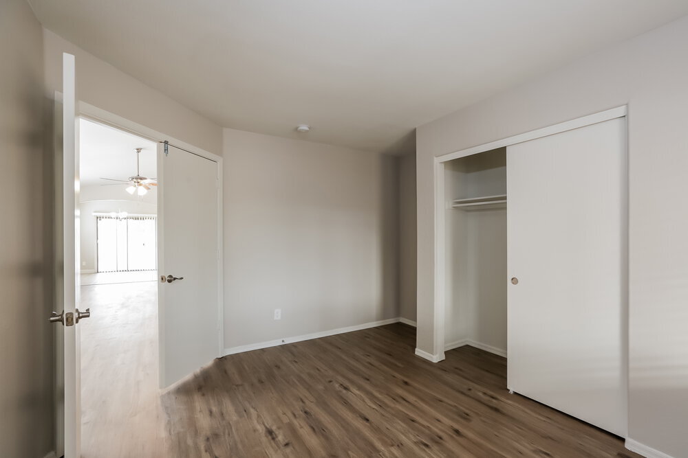 Building Photo - 5802 S 54th Ln