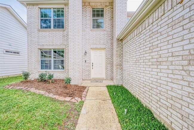 Building Photo - 15251 Weeping Cedar Ln