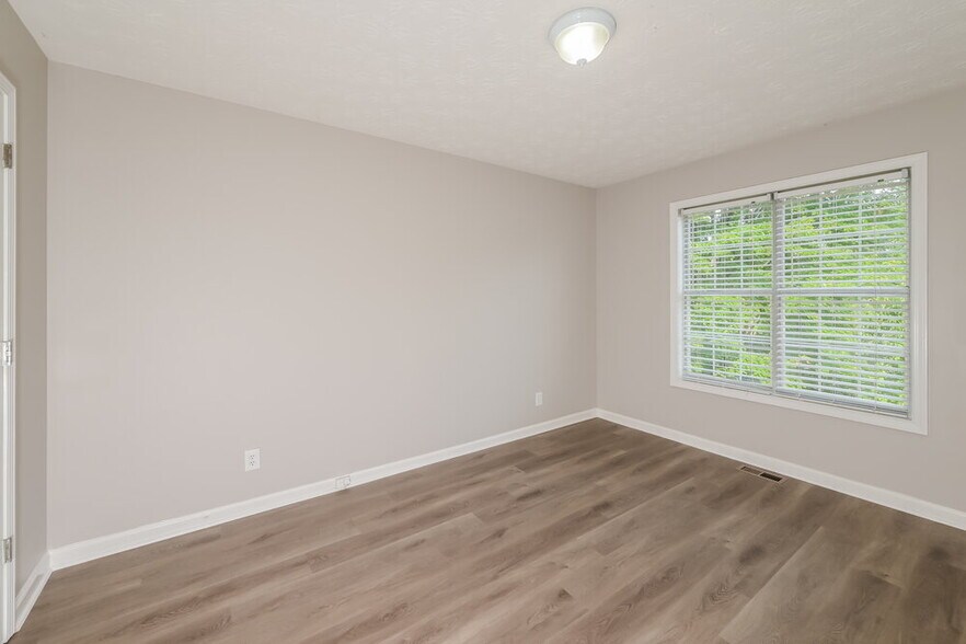 Building Photo - 9385 Eagles Landing Dr