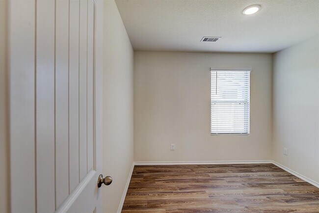 Building Photo - 14316 BROADLEAF CT