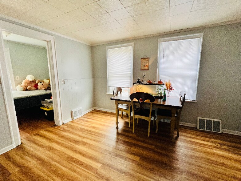 Building Photo - 2114 S 11th St