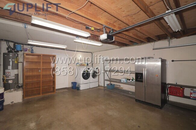 Building Photo - 9429 Calle Del Lago