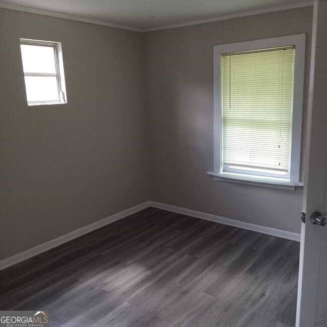 Building Photo - 2308 Boulevard Granada SW