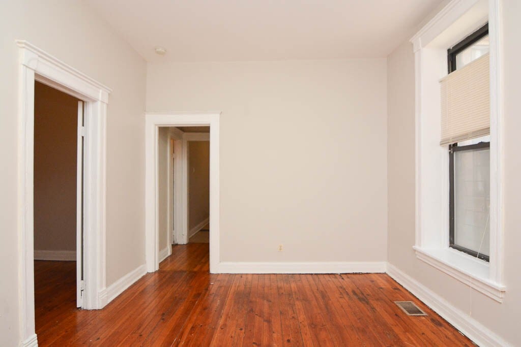 Building Photo - 1409 W Erie St
