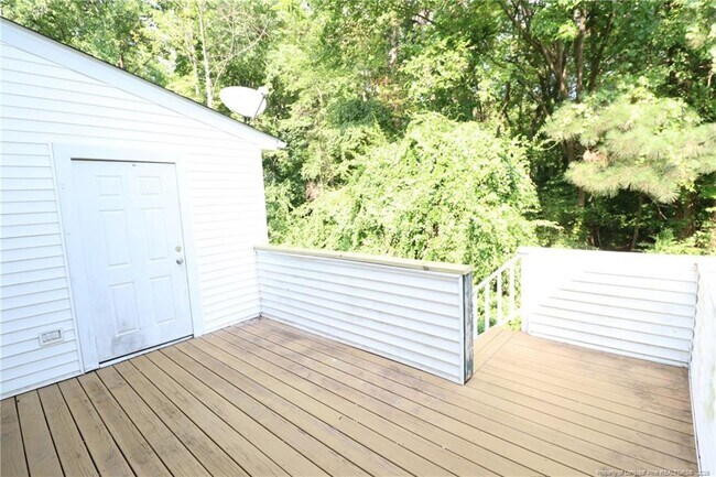 Building Photo - 118 Planetree Ln