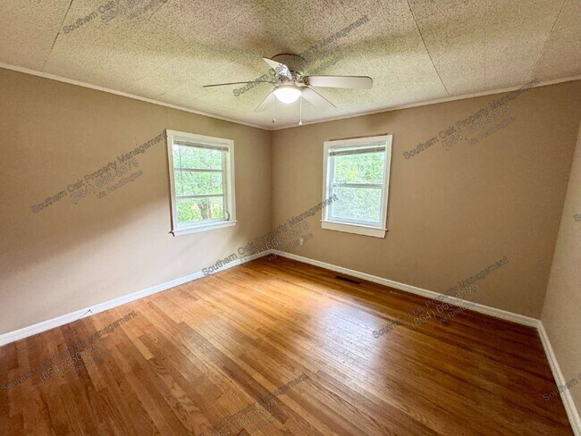 Building Photo - 1202 Garden Cir